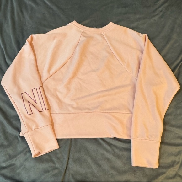 Nike Cropped Dri-Fit Sweatshirt
#1193 - Picture 8 of 9